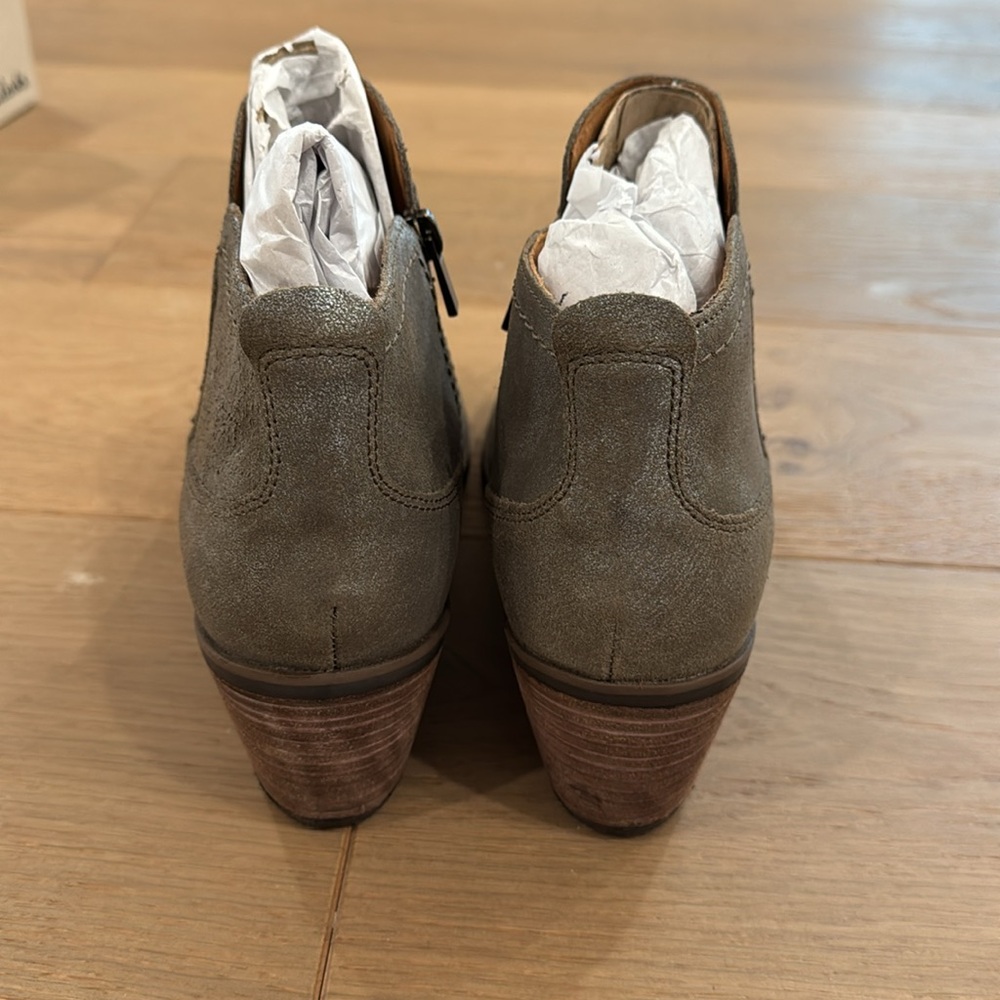 Clarks Boots - Picture 4 of 5